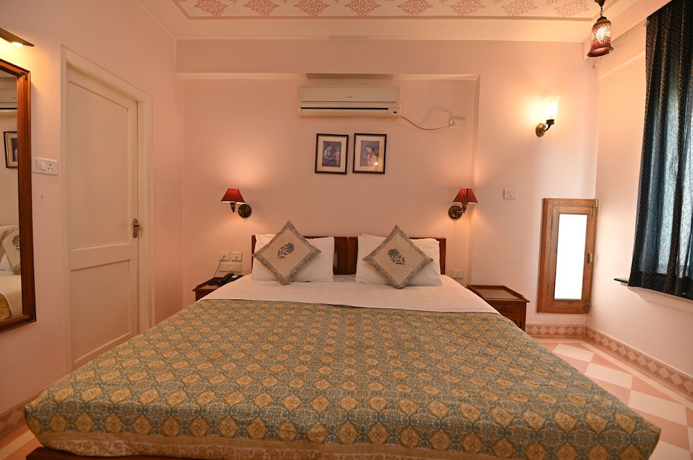 Om Niwas Suite Hotel 26/67