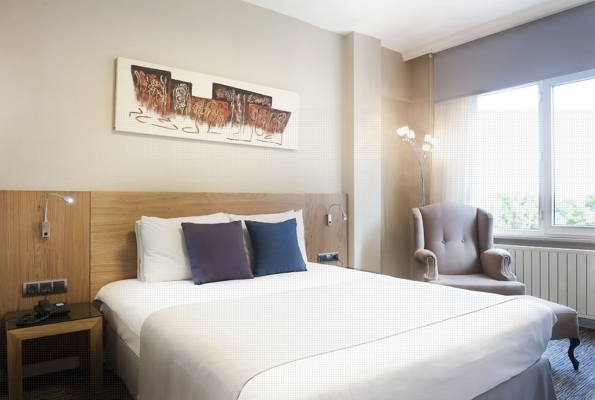 Standard, Queen Bed