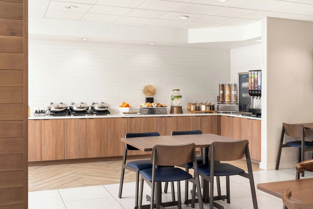 Fairfield Inn and Suites Jacksonville Beach 38/54