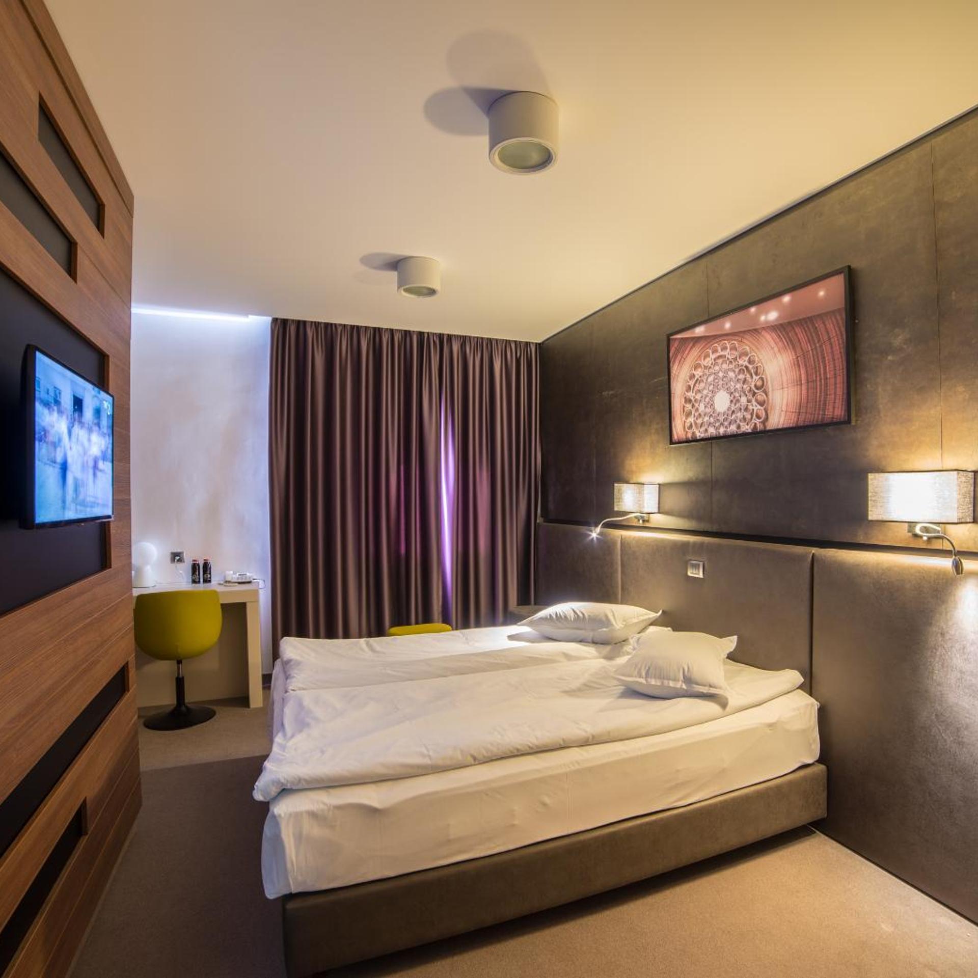 Room, Double Bed