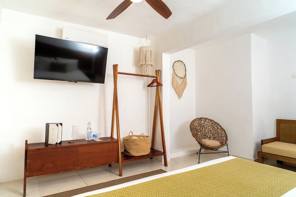 Enigmatic Boutique Hotel 28/44