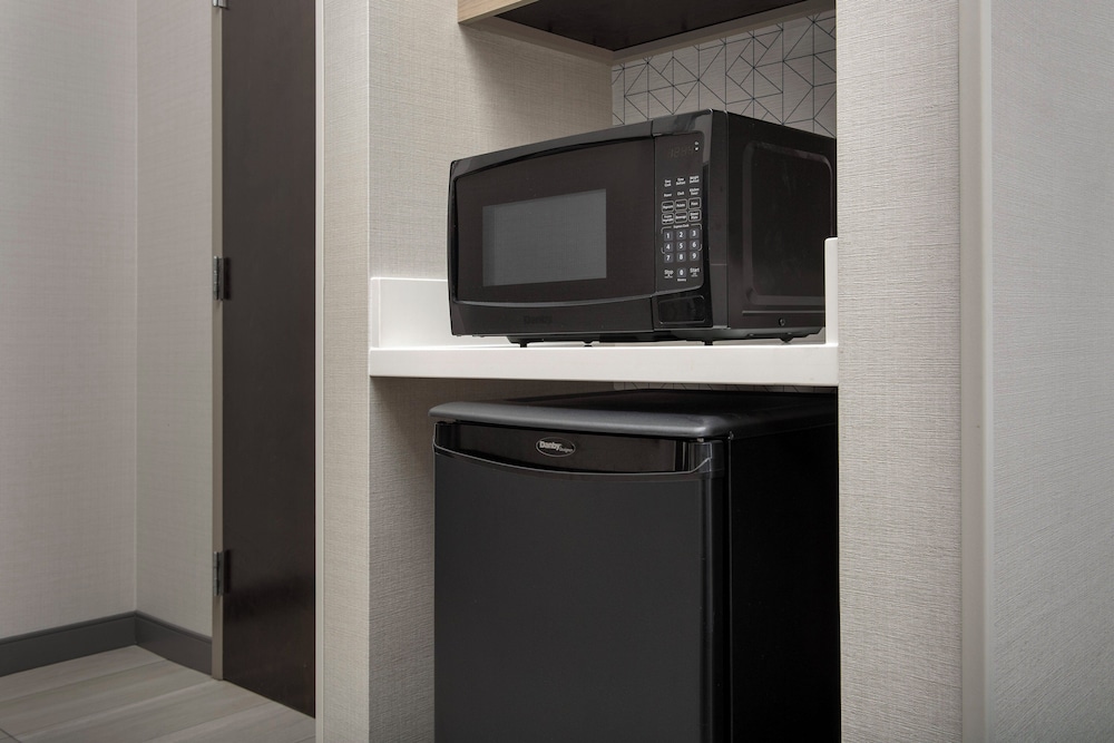 Holiday Inn Express Hoteland Suites Knoxville-Clinton 60/65