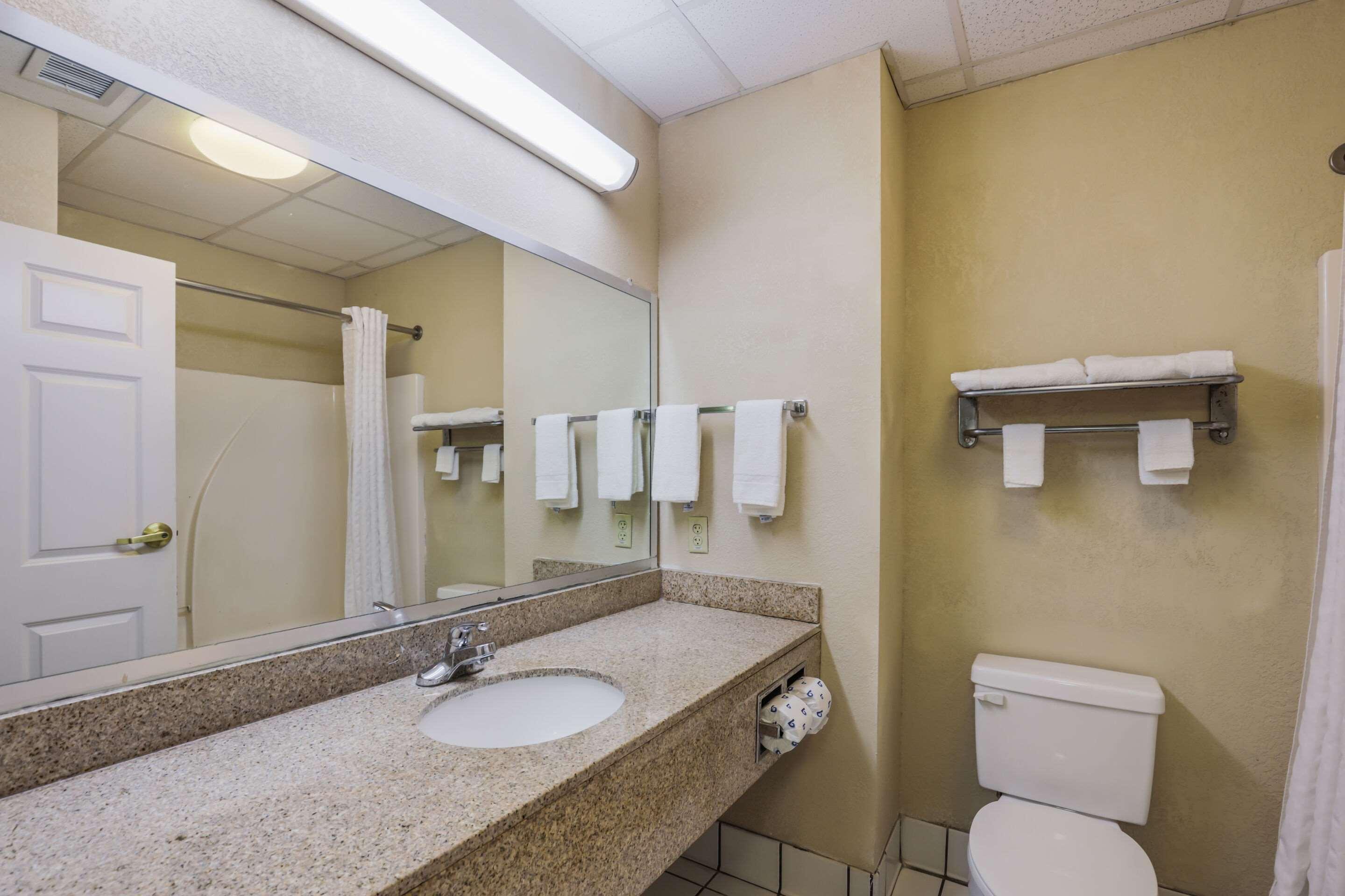 غرفة رباعية بسريرين كوين، Econo Lodge Inn And Suites Marianna 4/4