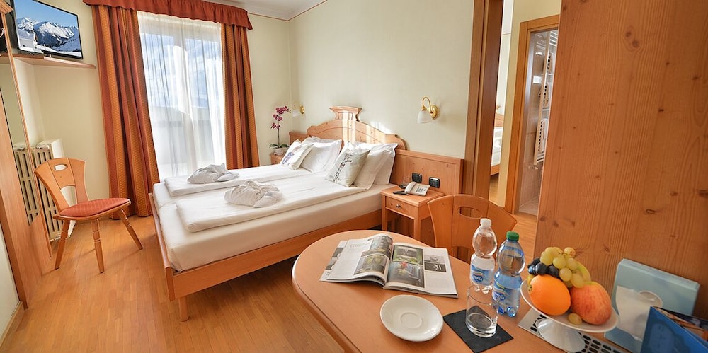 HOTEL INTERALPEN 26/74
