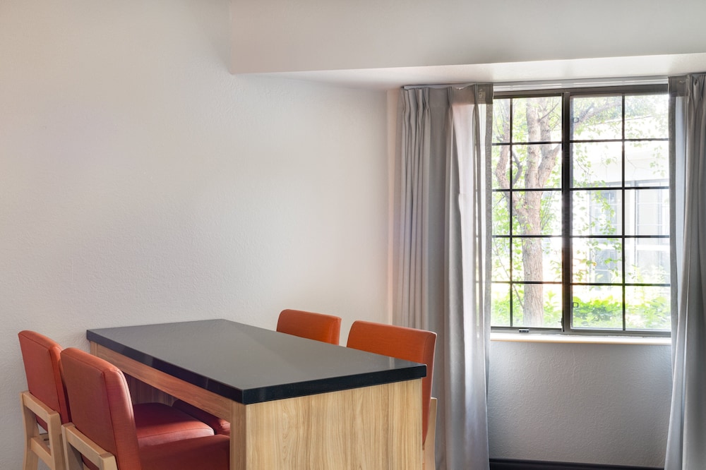 Candlewood Suites Eagan Arpt South - Mall Area, an IHG Hotel 54/68