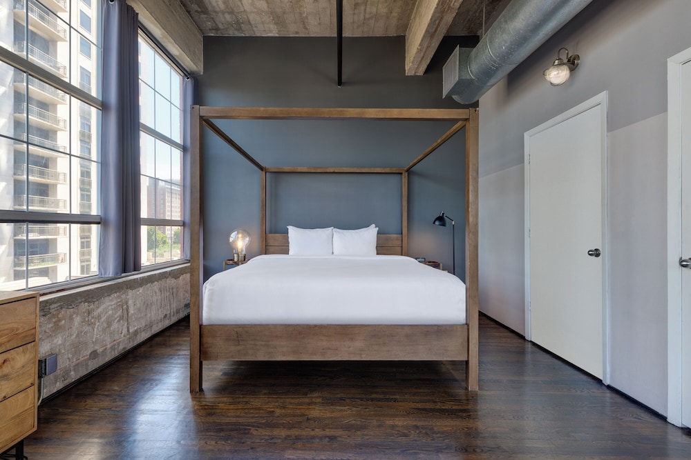 LOFT, EXECUTIVE, SUITE, KING BED, CORNER