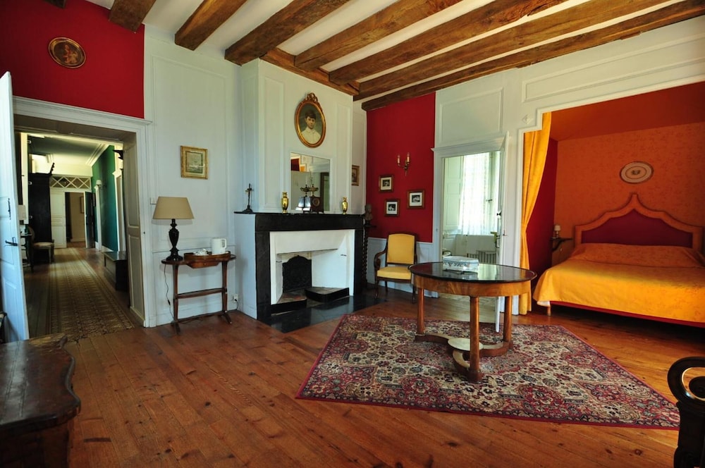 Chateau Du Plessis-Anjou 16/36