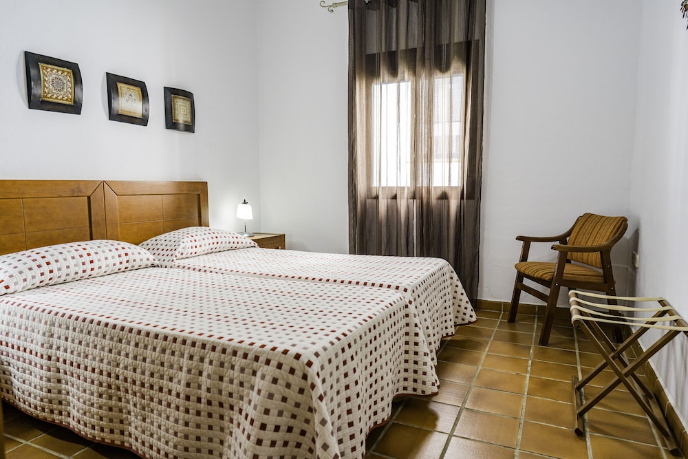 2 Bedrooms, House