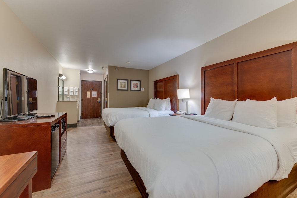 Comfort Inn Suites 18/75