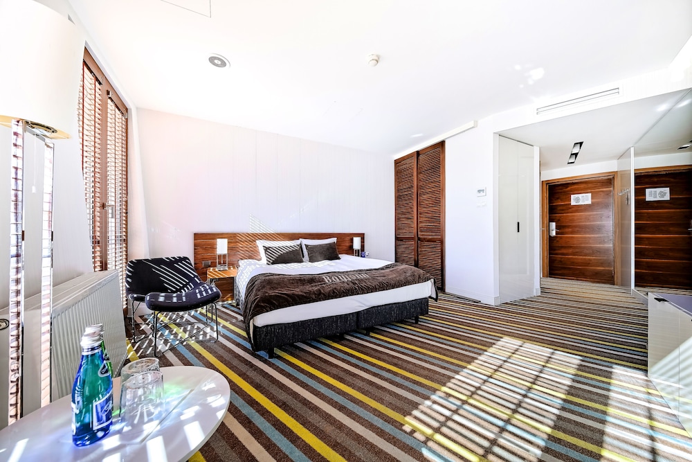 Bayjonn Hotel 37/50
