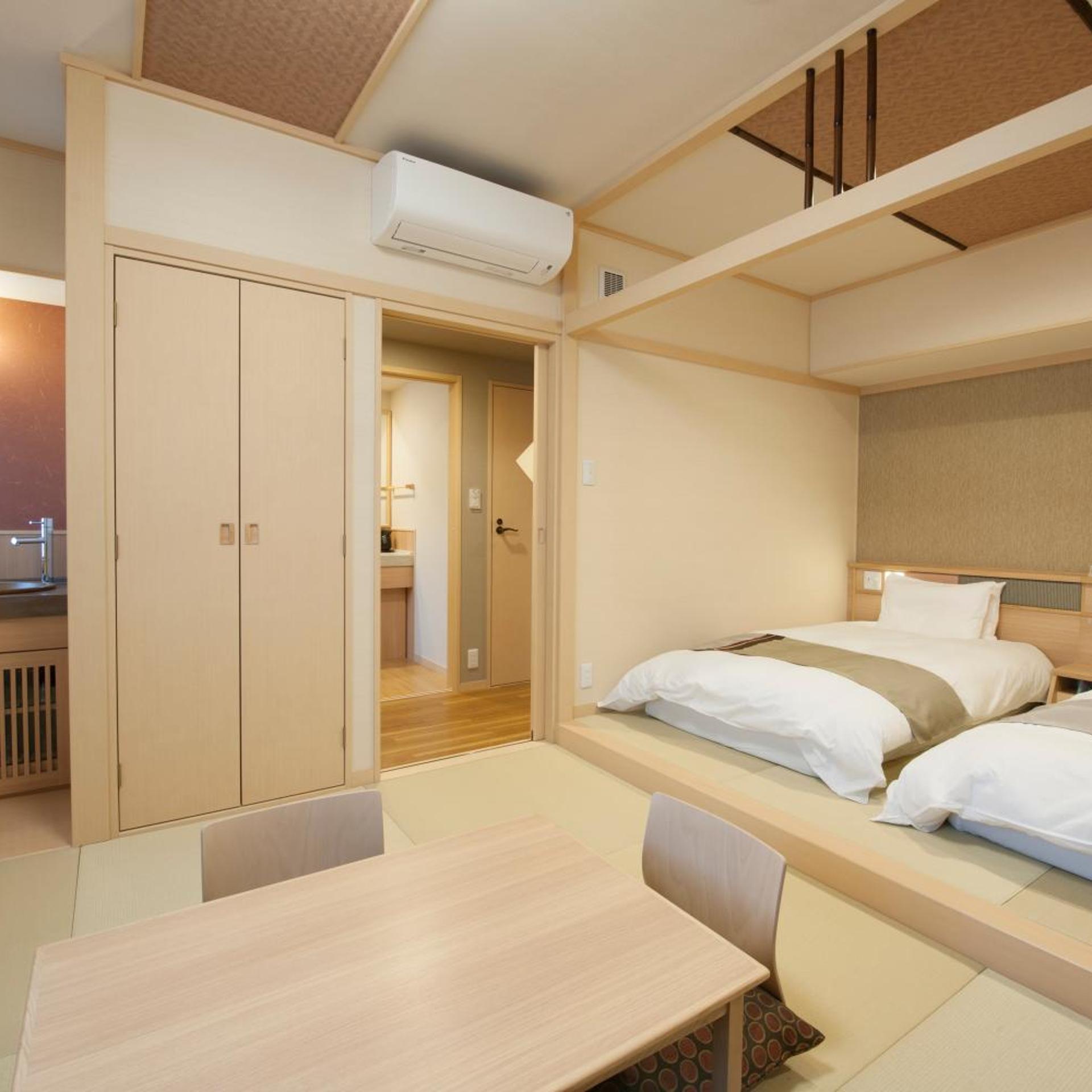 Family, Private Bathroom