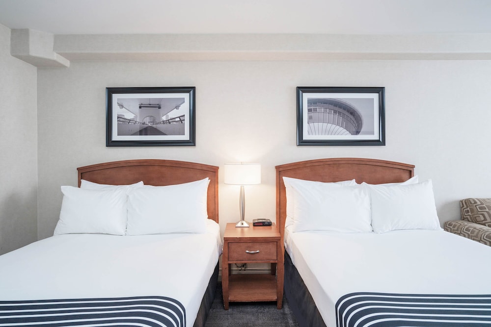 Sandman Hotel and Suites Calgary West 12/67
