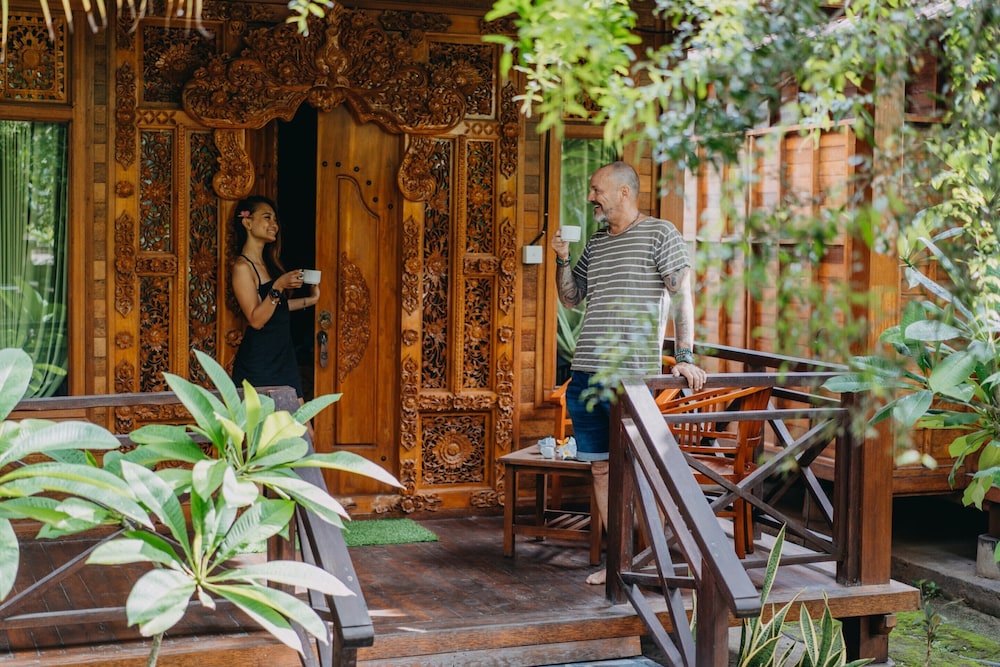 D And B Bungalow 66/67