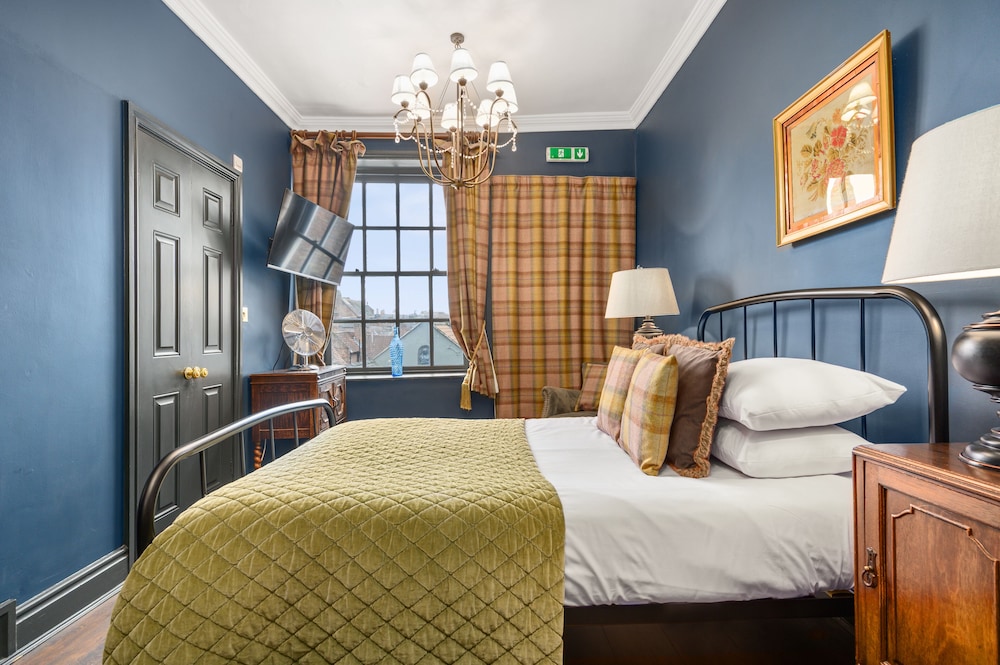 DELUXE, DOUBLE BED