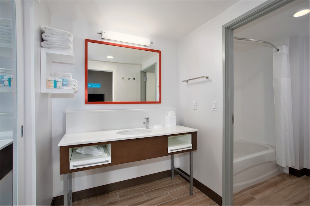 Hampton Inn & Suites Logan 27/48