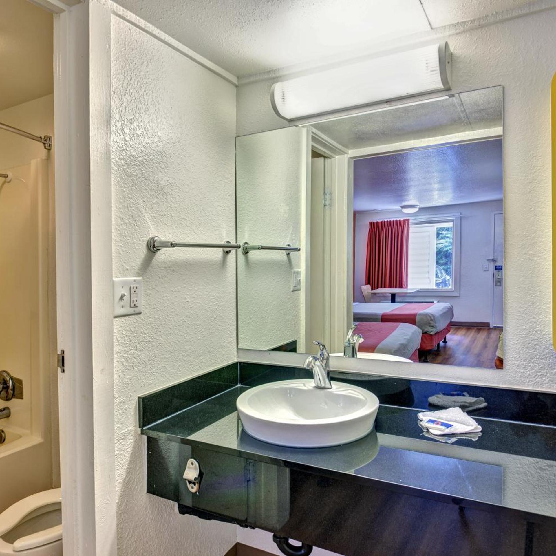 Travelodge by Wyndham Fayetteville 19/24