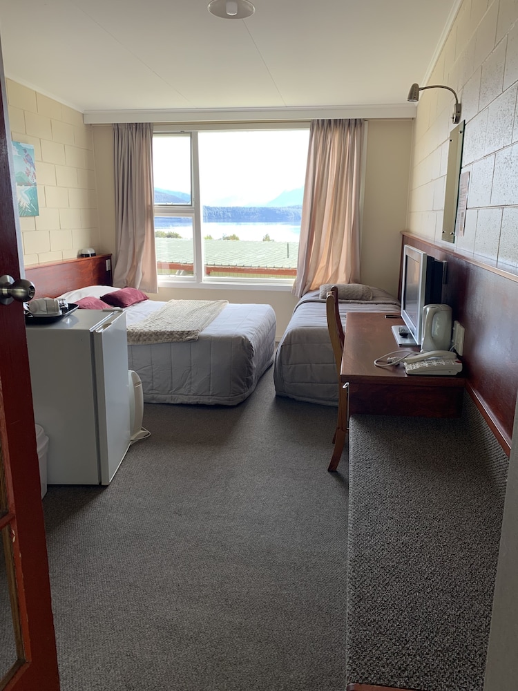 MANAPOURI LAKEVIEW MOTOR INN 47/69