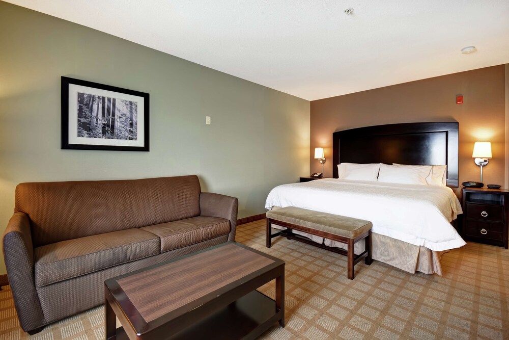 Hampton Inn Suites Detroit Canton 32/89