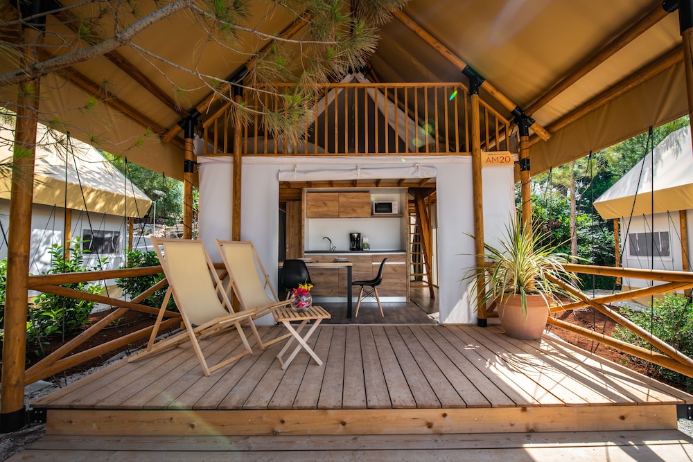 Arena One 99 Glamping 26/50