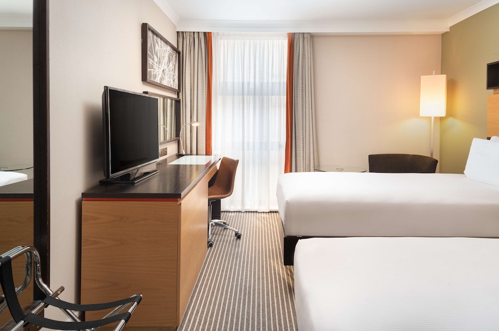 Hilton London Kensington 30/80