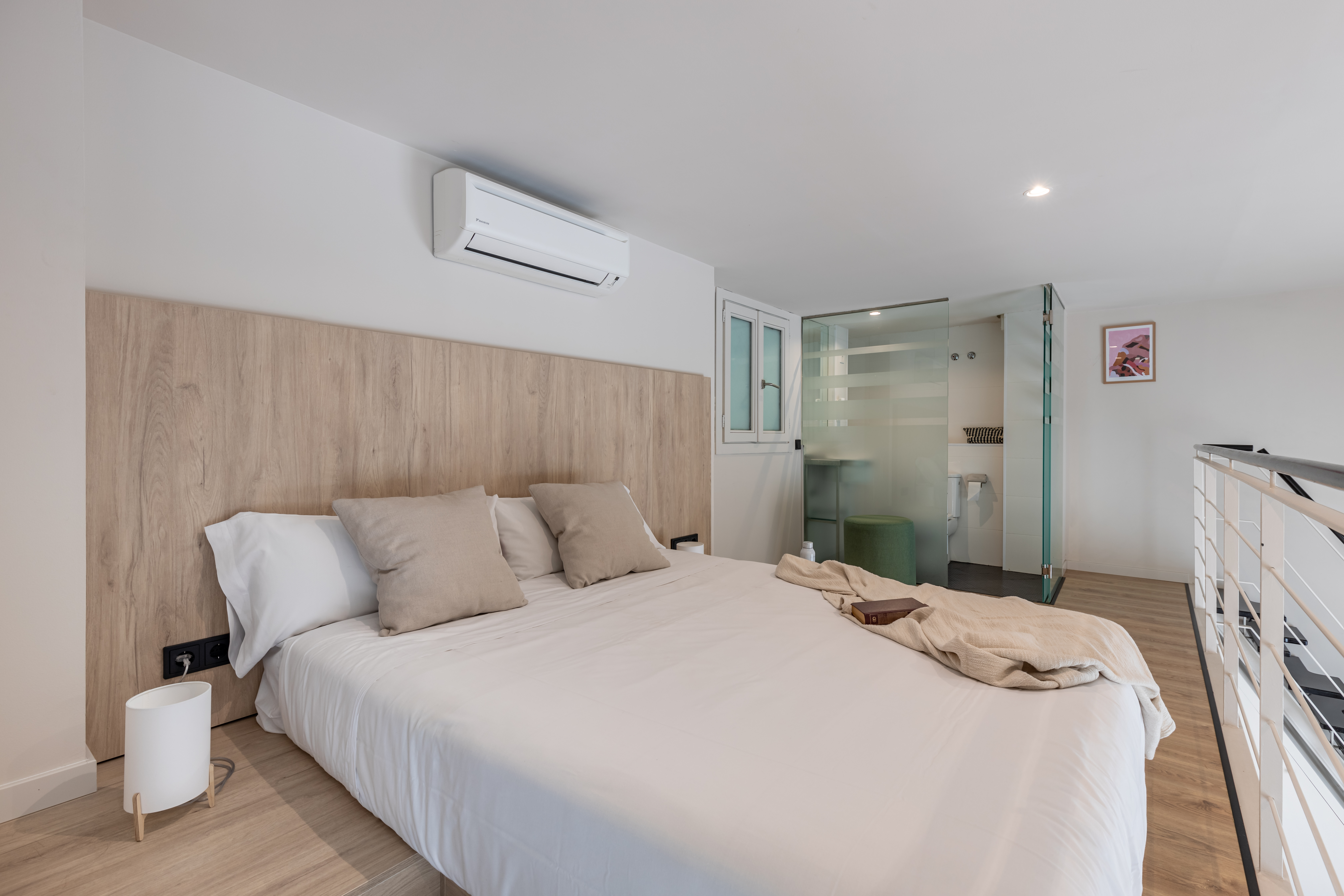 DUPLEX, STUDIO