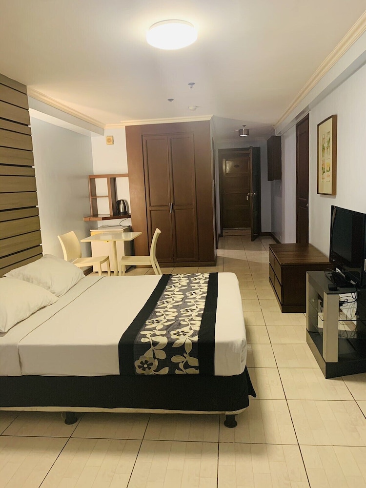 Jupiter Suites 11/50