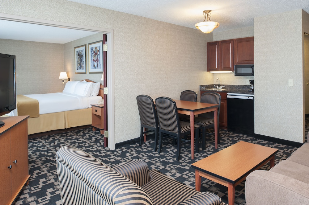 Holiday Inn Express Hotel And Suites Greenwood 30/66