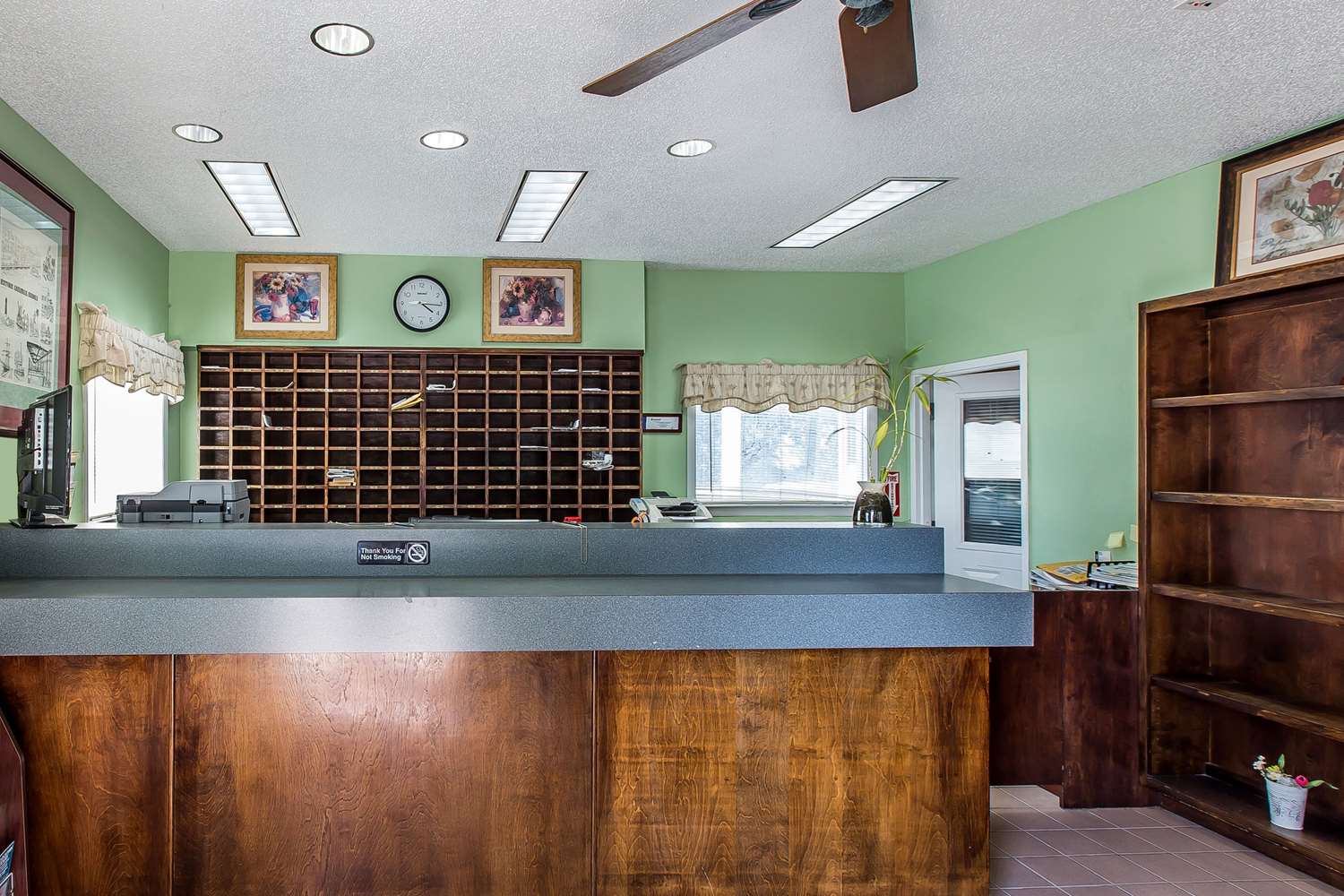 Suburban Studios Abercorn 6/12