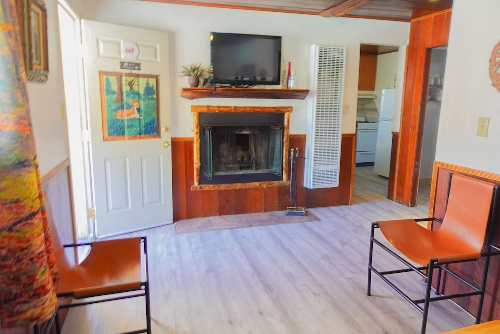 Sleepy Hollow Cabins and Hotel 44/50