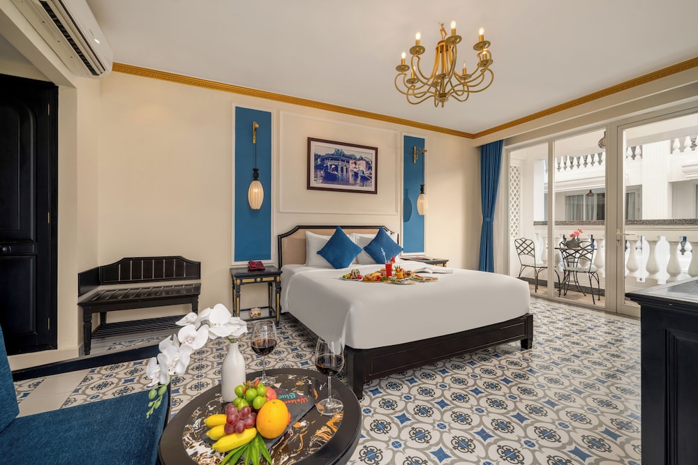غرفة ديلوكس بسرير كينج بإطلالة على المسبح بحوض استحمام، Hoi An Blue Sky Boutique Spa 10/10