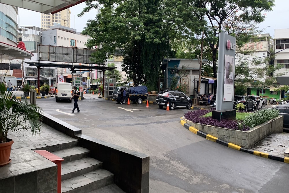 The Plaza Hotel Glodok 32/47