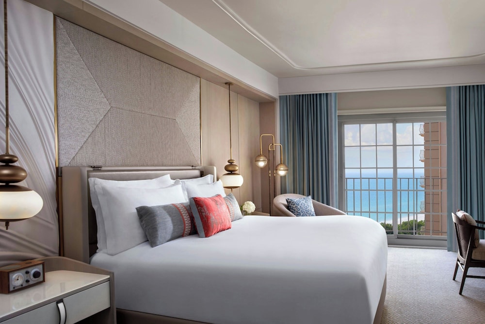 2 Bedrooms, Club, Suite, 1 King and 2 Queen Beds, Ocean Front