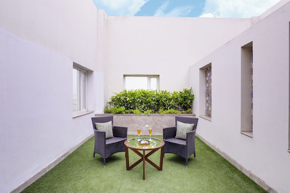 Red Fox Hotel Sector 60 Gurugram 55/62