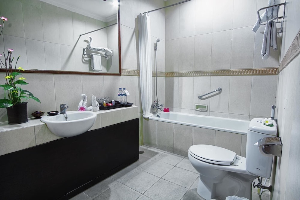 Hotel Montana Dua Malang 50/50