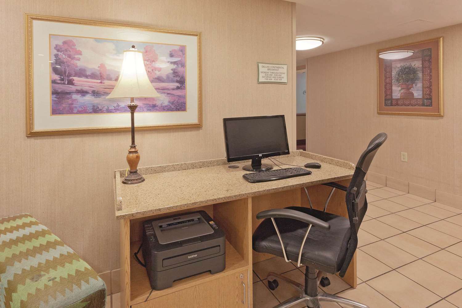 La Quinta Inn and Suites by Wyndham Warwick Providence Airport 24/29