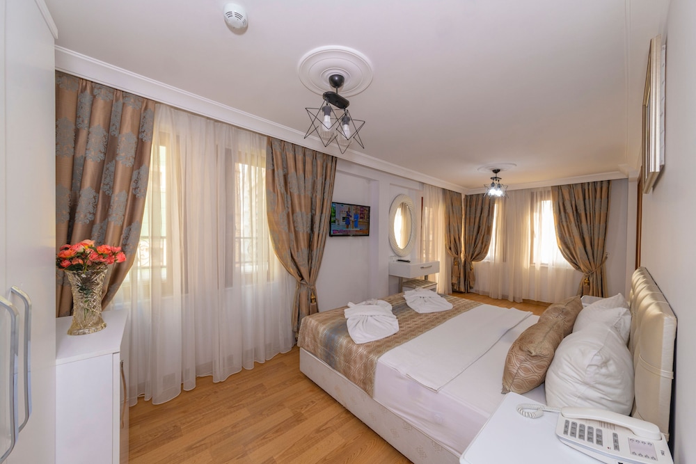 Saint George Boutique House 15/66