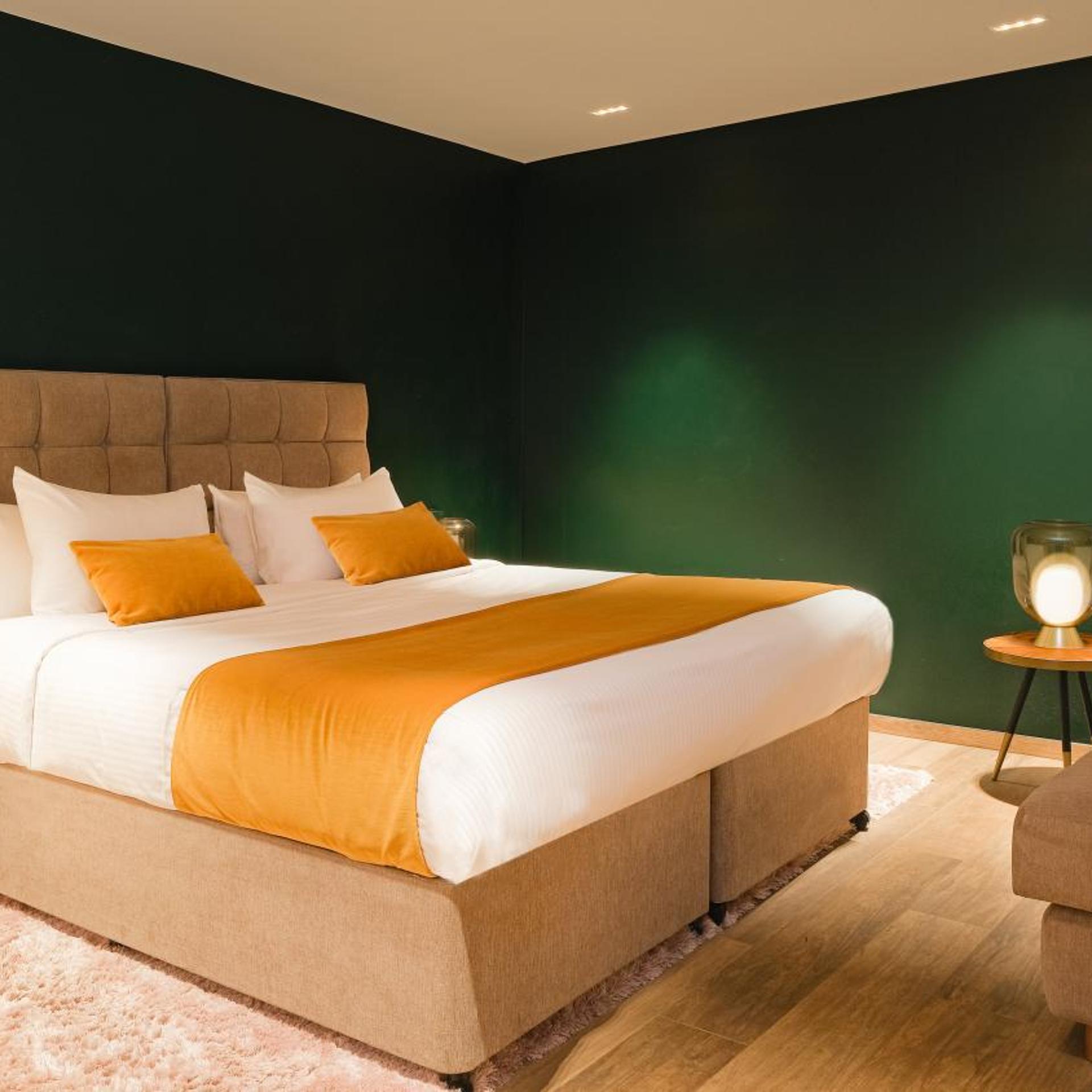 Deluxe, Triple, Single Bed