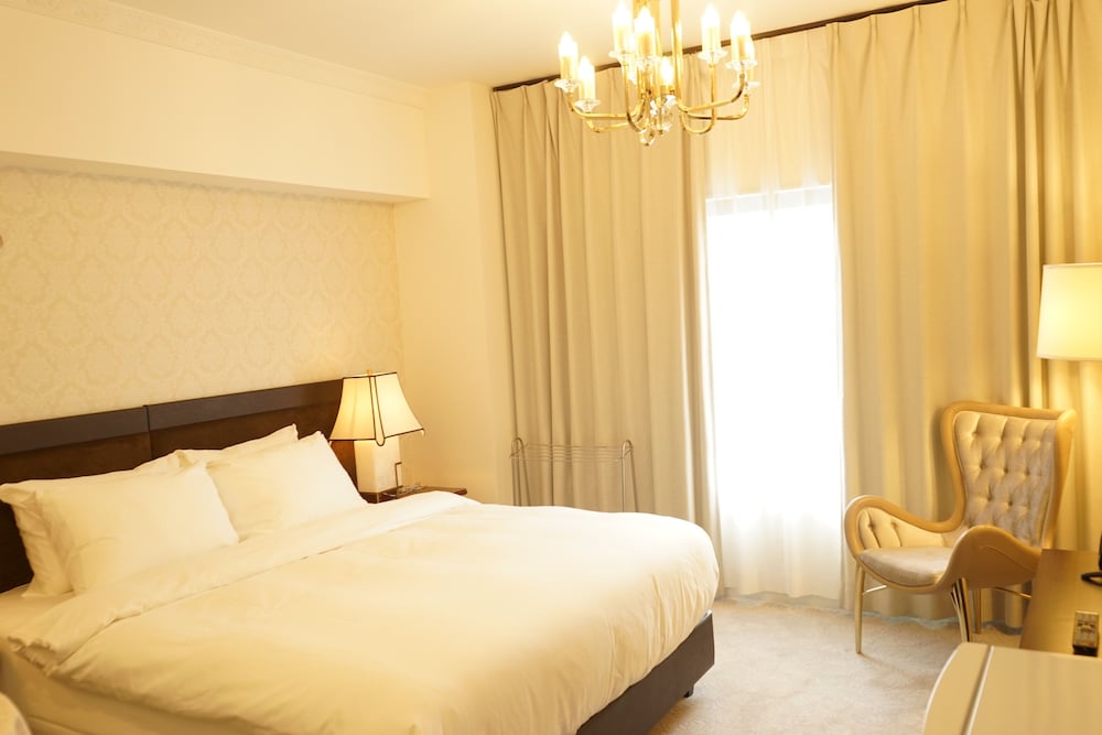 DELUXE, KING BED