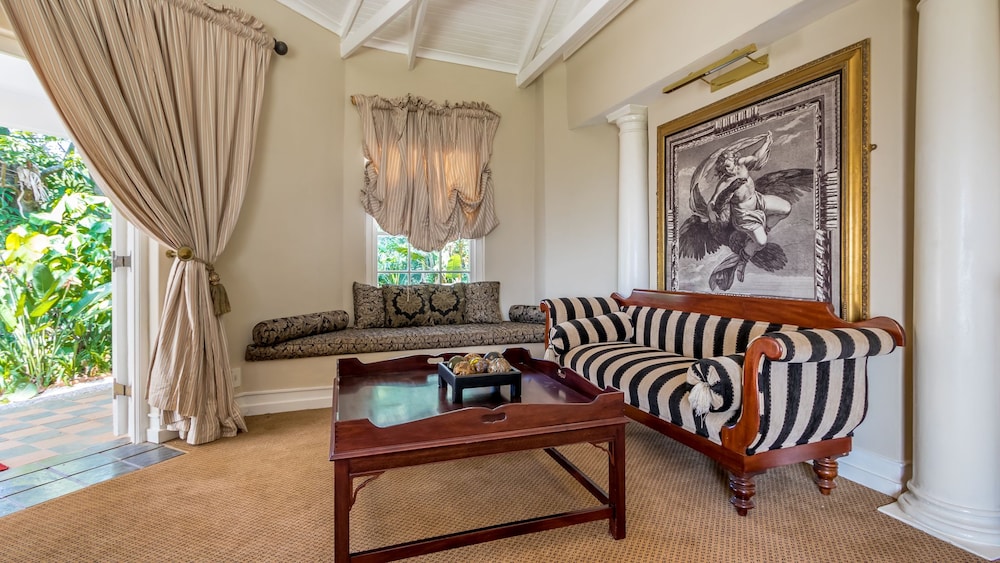 Blue Mountain Luxury Lodge 19/33