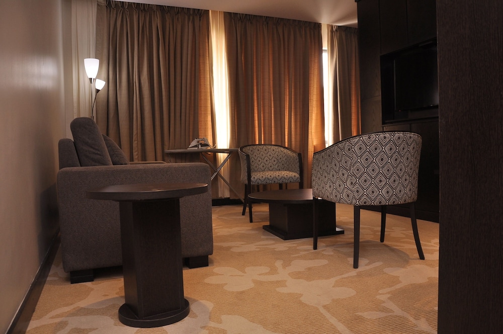 Golden Tulip Oniru Suites 19/26