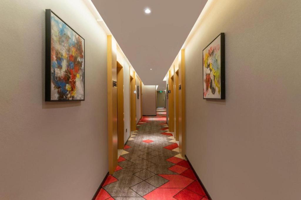 Borrman Hotel (Guangzhou Shisanhang Ximenkou Metro Station) 17/58
