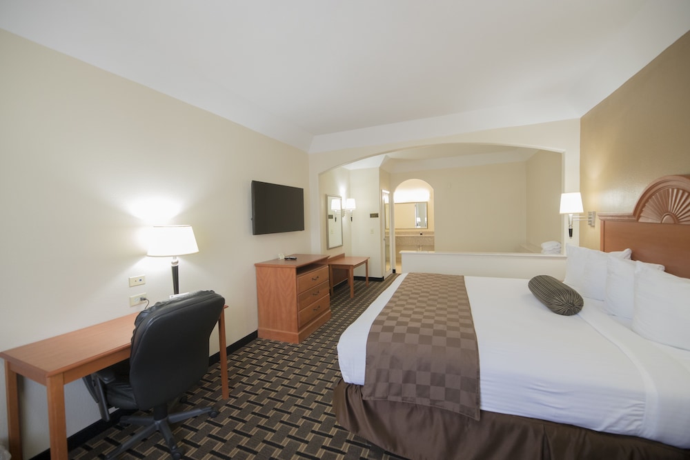 DELUXE, KING BED