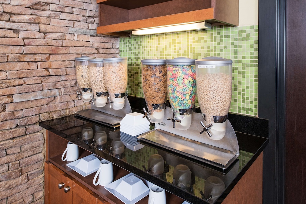 Hyatt Place Charleston Airport Convention Center 66/66