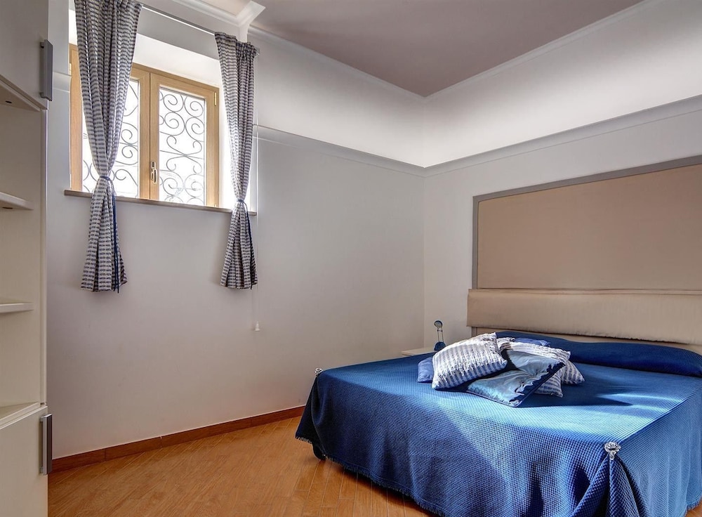 1 BEDROOM, APARTMENT