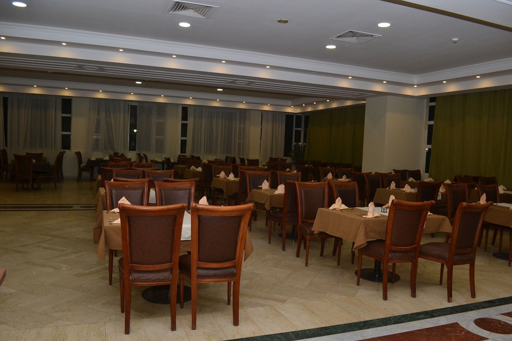 restaurant cafeteria
