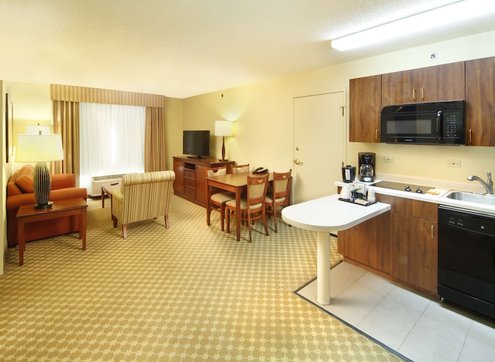 Country Inn & Suites by Radisson, Crystal Lake, IL 29/42