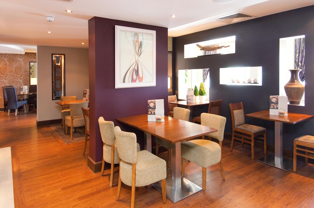 Premier Inn London Gatwick Airport Manor Royal 37/48