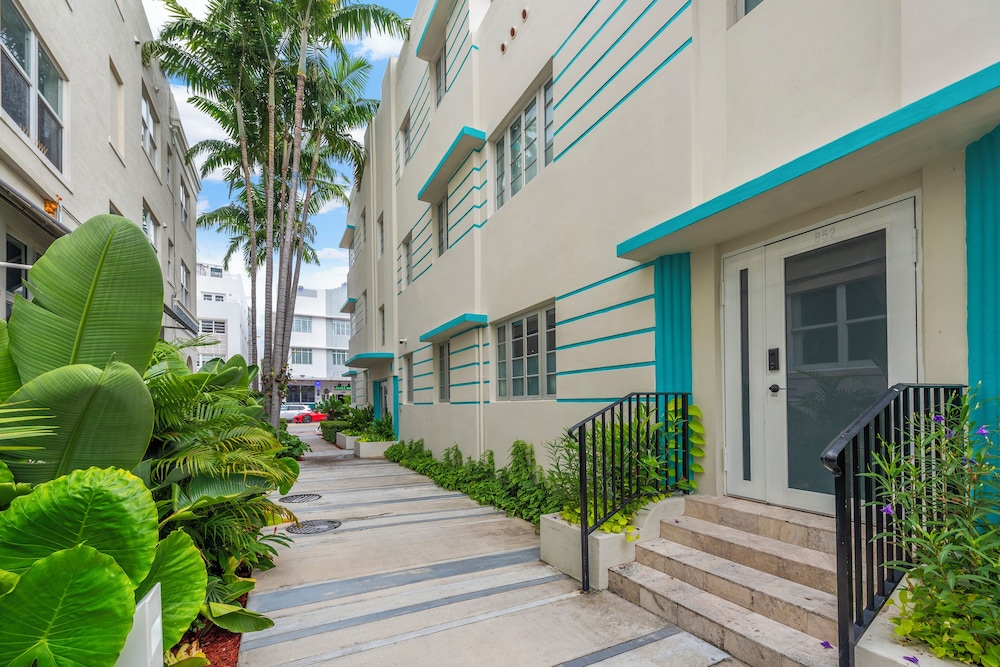 Luxuri Suites 40/50