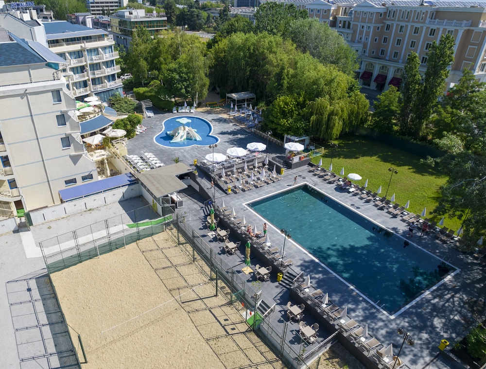 Aquamarine Hotel 64/68