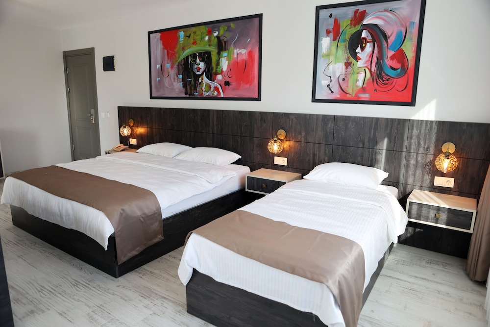 Sar-Per Suites & Hotel 7/31